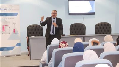 تنظيم يوم علمي حول أساليب مكافحة العدوى وطرق استخدام الواقيات الشخصية بالسويس