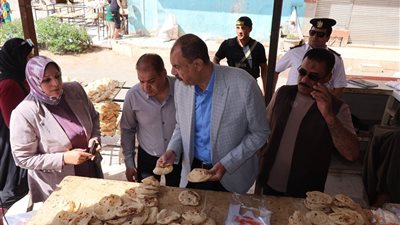 محافظ سوهاج يتفقد مستوى الخدمات المقدمة للمواطنين بحي الكوثر 