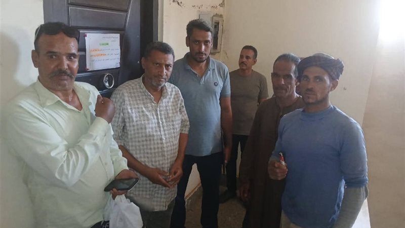 أعضاء الحملة أمام