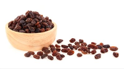 طريقة عمل الزبيب الأحمر في المنزل.. خطوات سهلة وفوائد مذهلة