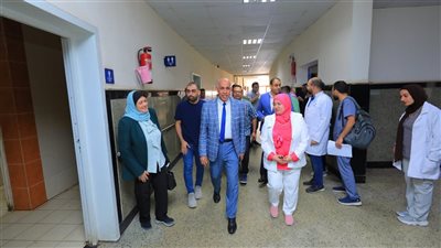 رئيس جامعة كفر الشيخ يتابع سير العمل والاطمئنان علي مستوي الخدمات الطبية