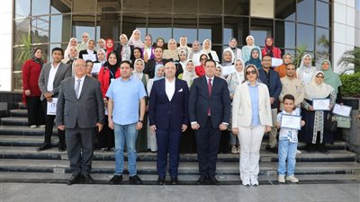 محافظ بني سويف يشهد تسليم شهادات تأهيل العاملين في التحول الرقمي