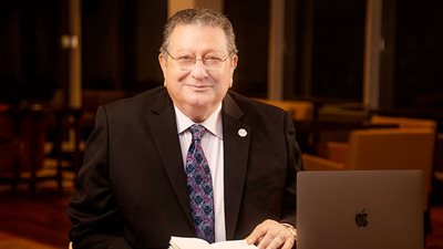 رئيس حزب المؤتمر يلتقي غرفة عمليات لمتابعة الاستعدادات لانتخابات برلمان 2025