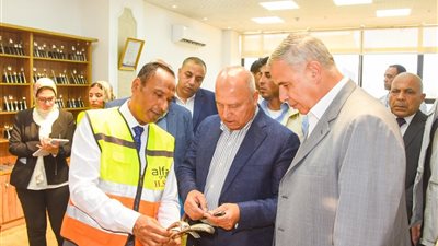 وزير الصناعة يشدد على زيادة الإنتاجية في مجمعات مرغم البلاستيكية