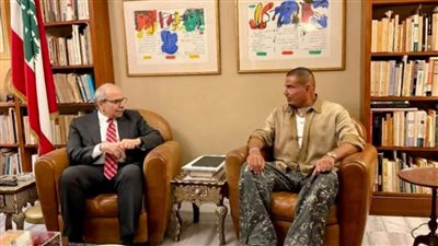 رئيس الوزراء اللبناني يستقبل الهضبة : بيروت بتحبك يا عمرو