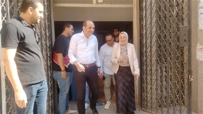 نائب رئيس جامعة بنها لشئون الدراسات العليا والبحوث تتفقد إجراءات الكشف الطبي 