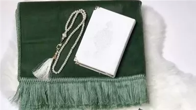 هل تجوز الصلاة على سجادة حرير؟.. الإفتاء توضح الضوابط