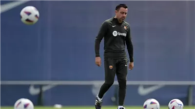 لخلافة خوسيه ريبيرو.. أسطورة برشلونة السابق مرشح لتدريب الأهلي