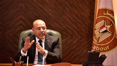 محمد جبران: القانون يحفظ الكرامة الإنسانية للعامل ويعزز استقرار بيئة العمل