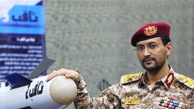 إسرائيل تستهدف قسم الإعلام التابع لـ«أنصار الله الحوثي».. هل الهدف يحيى سريع؟