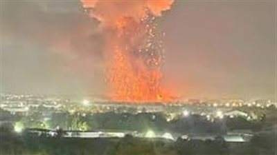 السماء أمطرت صواريخ.. انفجار مخزن ذخيرة في ليبيا يثير ذعر السكان | فيديو 