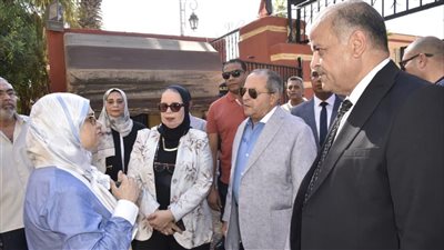 محافظ بورسعيد يوجه بسرعة تسليم الكتب الدراسية قبل بدء العام الدراسي الجديد