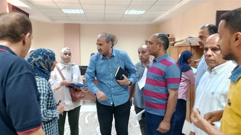 قنا..جولة نقادة للسكرتير