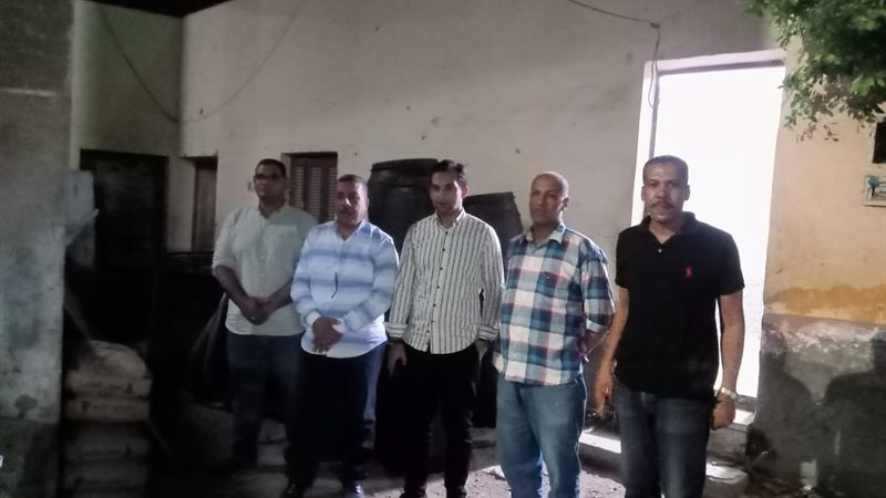 أعضاء حملة ضبط مخزن