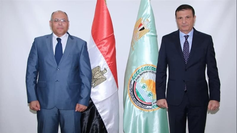 وزير الزراعة يبحث