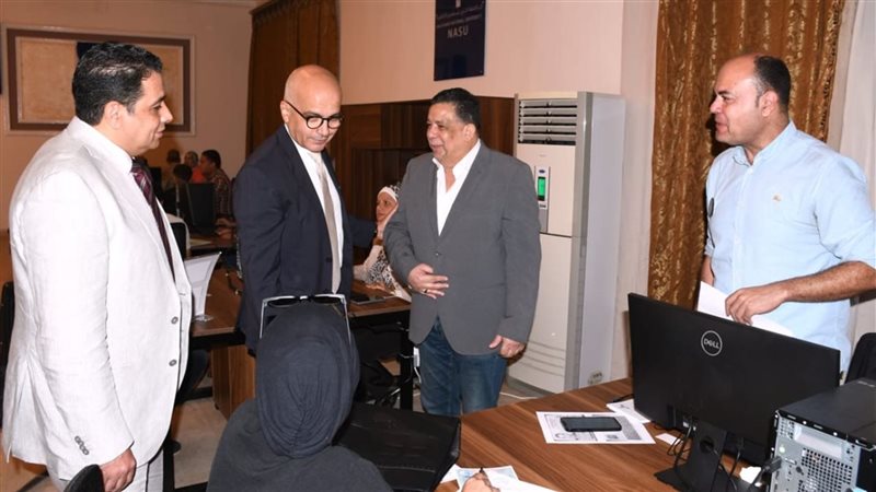 جولة رئيس جامعة عين