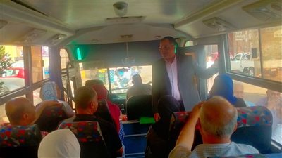 جولات «الأوتوبيس الطائر» تحلق فوق مدارس دمياط لضمان انضباط العام الدراسي