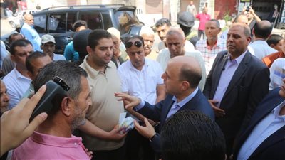 المواطن أولًا.. محافظ كفرالشيخ يستمع لشكاوى وطلبات أهالي قرية شابة 