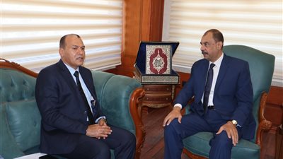 منحة 10 ملايين دولار.. محافظ سوهاج يستقبل مسئولين من التخطيط والتنمية المحلية