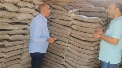 وكيل وزارة الزراعة بكفر الشيخ يتابع عملية صرف الأسمدة الكيماوية للمحاصيل الصيف