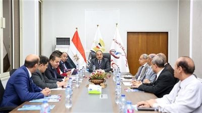 وزير قطاع الأعمال: استراتيجية لتأهيل الكوادر وتحديث البنية بمركز المعلومات