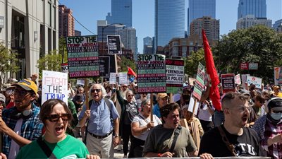 بالتزامن مع عيد العمال.. مظاهرات بعدة ولايات أمريكية تطالب بإسقاط ترامب 