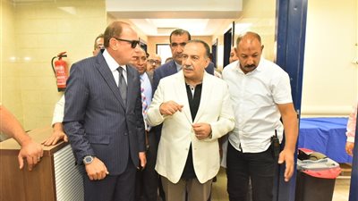 محافظ أسيوط يشهد التشغيل التجريبي لمستشفى أورام ديروط بطاقة 55 سريرًا