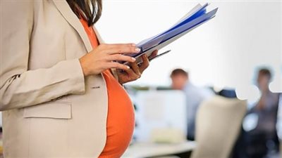 مكتسبات بالجملة للمرأة في قانون العمل الجديد.. الأجر وإجازة الولادة أبرزها 