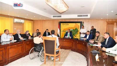 محافظ الفيوم يوجه بتوفير مشروعات تنموية وفرص عمل بالقطاع الخاص لذوي الهمم