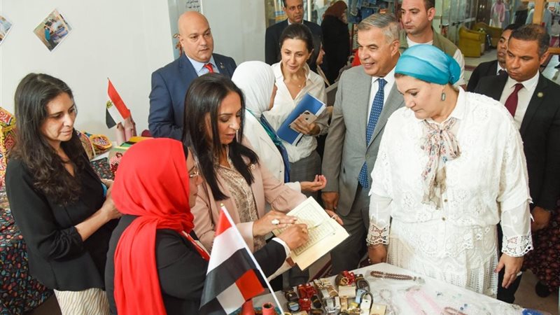 وزيرة التضامن ومحافظ