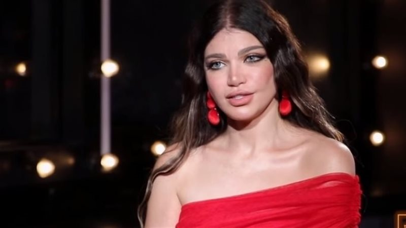 الإعلامية ياسمين