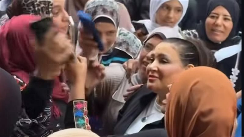بدرية طلبة وسط جمهورها