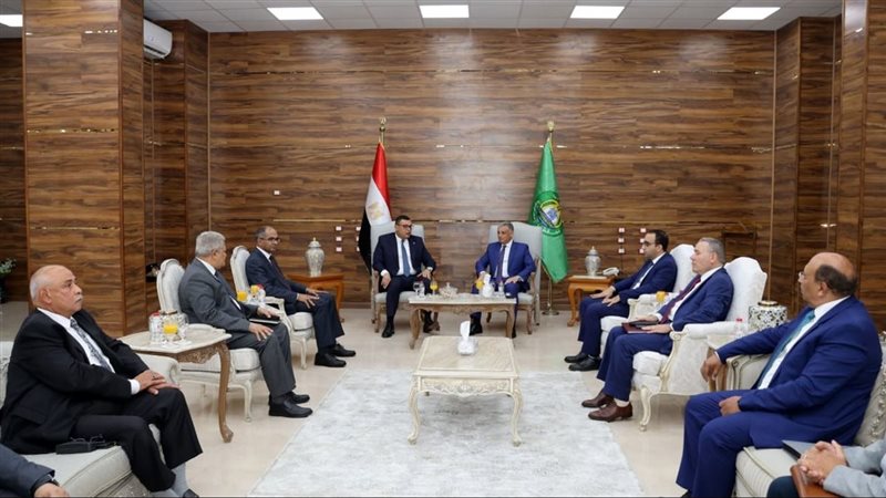 وزير الإسكان ومحافظ