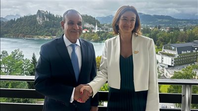 وزير الخارجية يناقش مع نائبة رئيس الوزراء سلوفينيا أبرز القضايا الإقليمية