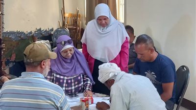 فرع تعليم الكبار بالسويس يعقد لجان امتحانات فورية لاستكمال تثبيت عمال النظافة