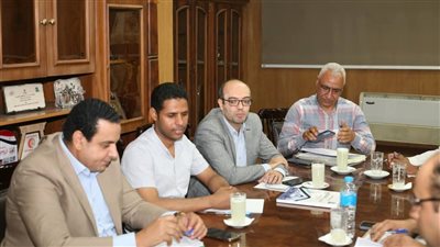 رئيس جامعة جنوب الوادي يتفقد مركز الاختبارات الإلكترونية في قنا