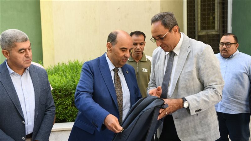 قنا..توزيع شنط وادوات