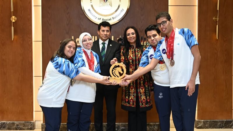 وزير الشباب والرياضة