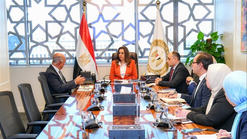 الدكتتورة منال عوض