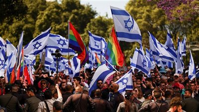 احتجاجات عنيفة تهز الشارع الإسرائيلي.. والنار تقترب من نتنياهو