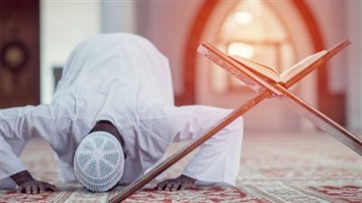 ما حكم استقبال القبلة في سجود التلاوة؟.. الإفتاء توضح 