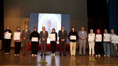 محافظ الإسماعيلية يكرم أوائل الشهادات العامة والأزهرية والتعليم الفني للعام ال