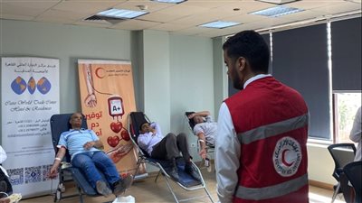 الهلال الأحمر ينظم حملة تبرع بالدم لموظفي فندق مركز التجارة العالمي 