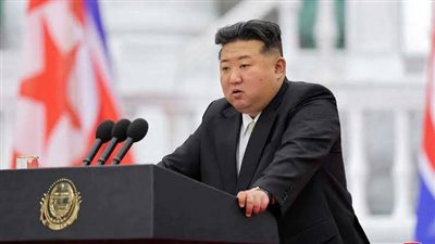 حراس كيم يمسحون آثار 