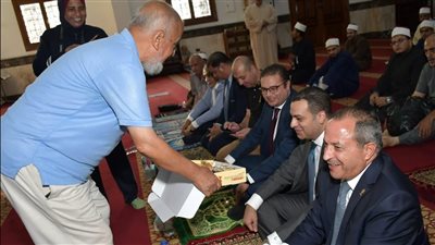 محافظ بورسعيد يشارك الأهالي الاحتفال بالمولد النبوي الشريف