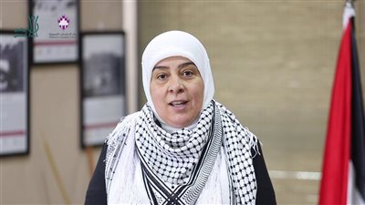 الاحتلال يحتجز محافظ رام الله والبيرة ليلى غنام عند حاجز عطارة