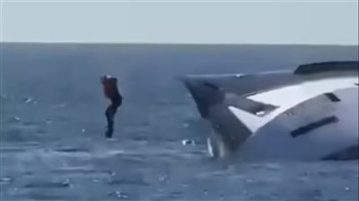 سعره 940 ألف دولار..لحظة غرق يخت فاخر جديد بعد 15 دقيقة من إطلاقه