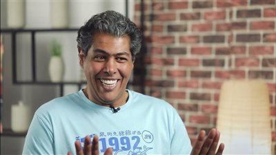 عمر متولي يفجّر مفاجأة عن الزعيم عادل إمام: كان زملكاوي بالعند