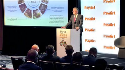 وزارة البترول توقع ثلاث اتفاقيات جديدة للتنقيب عن البترول والغاز 