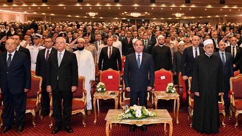 الرئيس السيسي يكرِّم